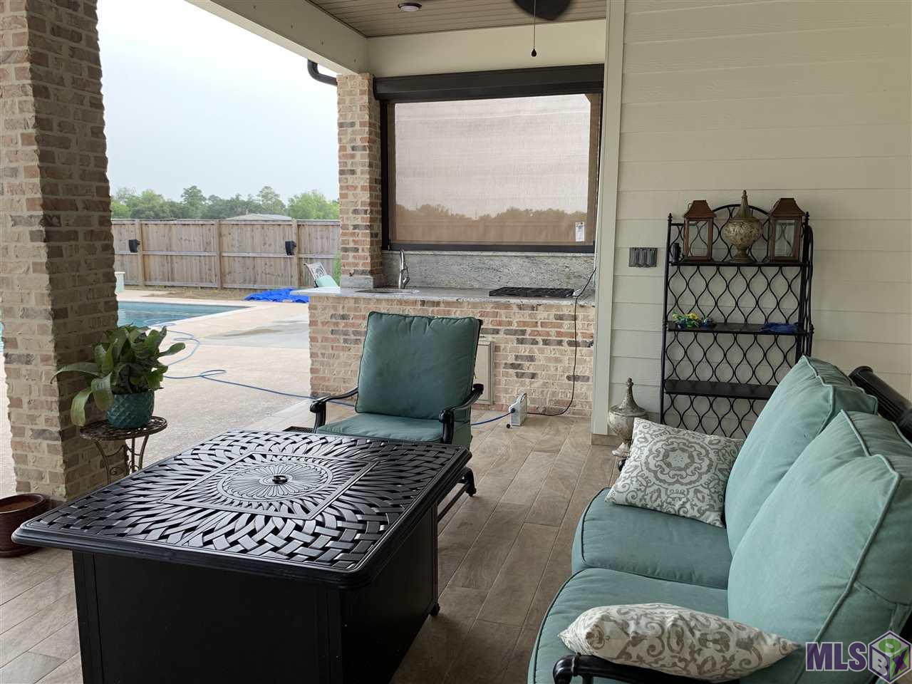 204 Rue Richard Gray, LA 70359 - Photo 26 of 32 Covered Patio