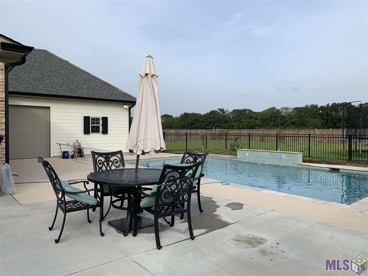 204 Rue Richard Gray, LA 70359 - Photo 28 of 32 Open Patio