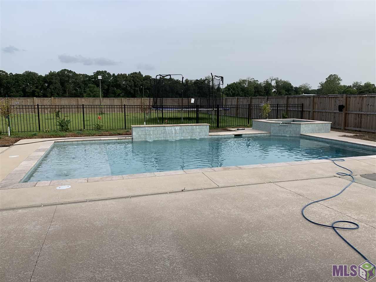 204 Rue Richard Gray, LA 70359 - Photo 30 of 32 Inground Pool