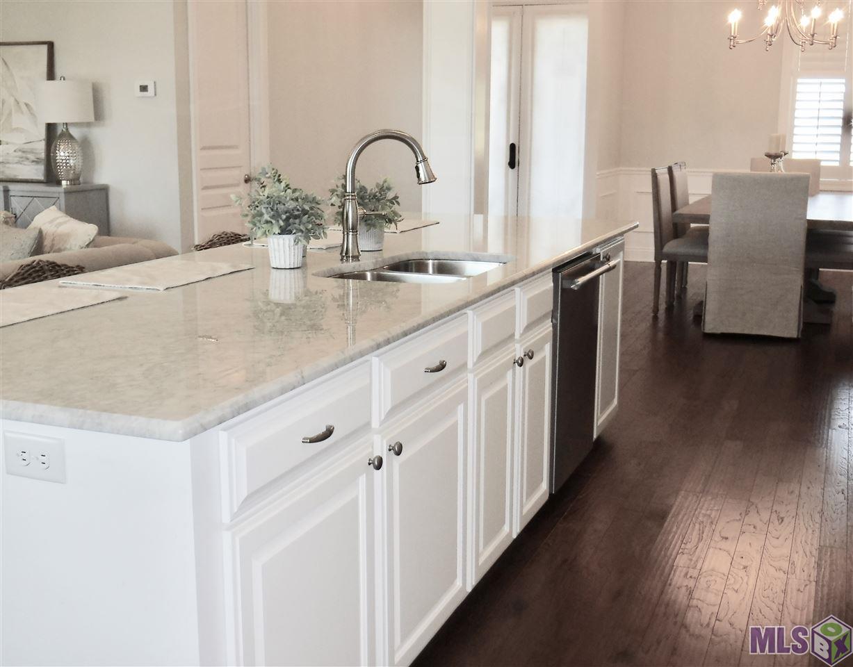 204 Rue Richard Gray, LA 70359 - Photo 9 of 32 Kitchen