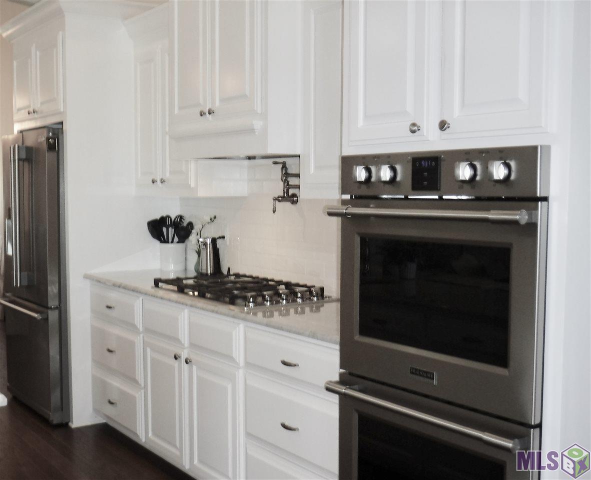 204 Rue Richard Gray, LA 70359 - Photo 10 of 32 Kitchen