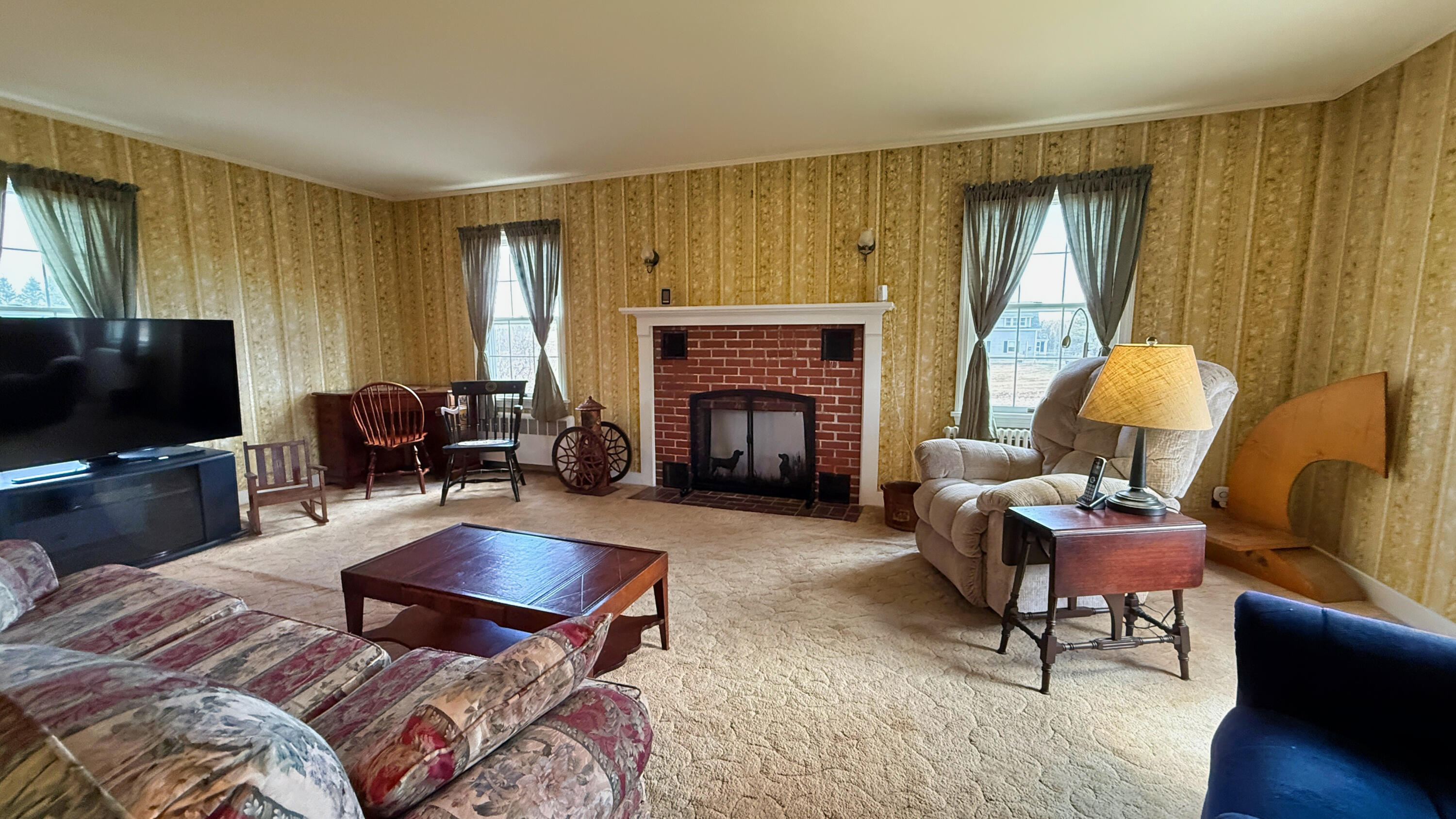812 County Road Lubec, ME 04652 - Photo 16 of 39 LivingRoom