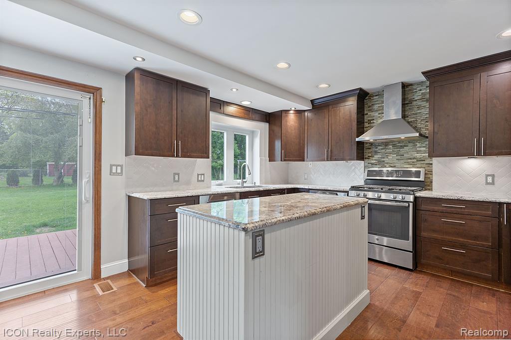 1533 Walton Boulevard Rochester Hills, MI 48309 - Photo 9 of 30