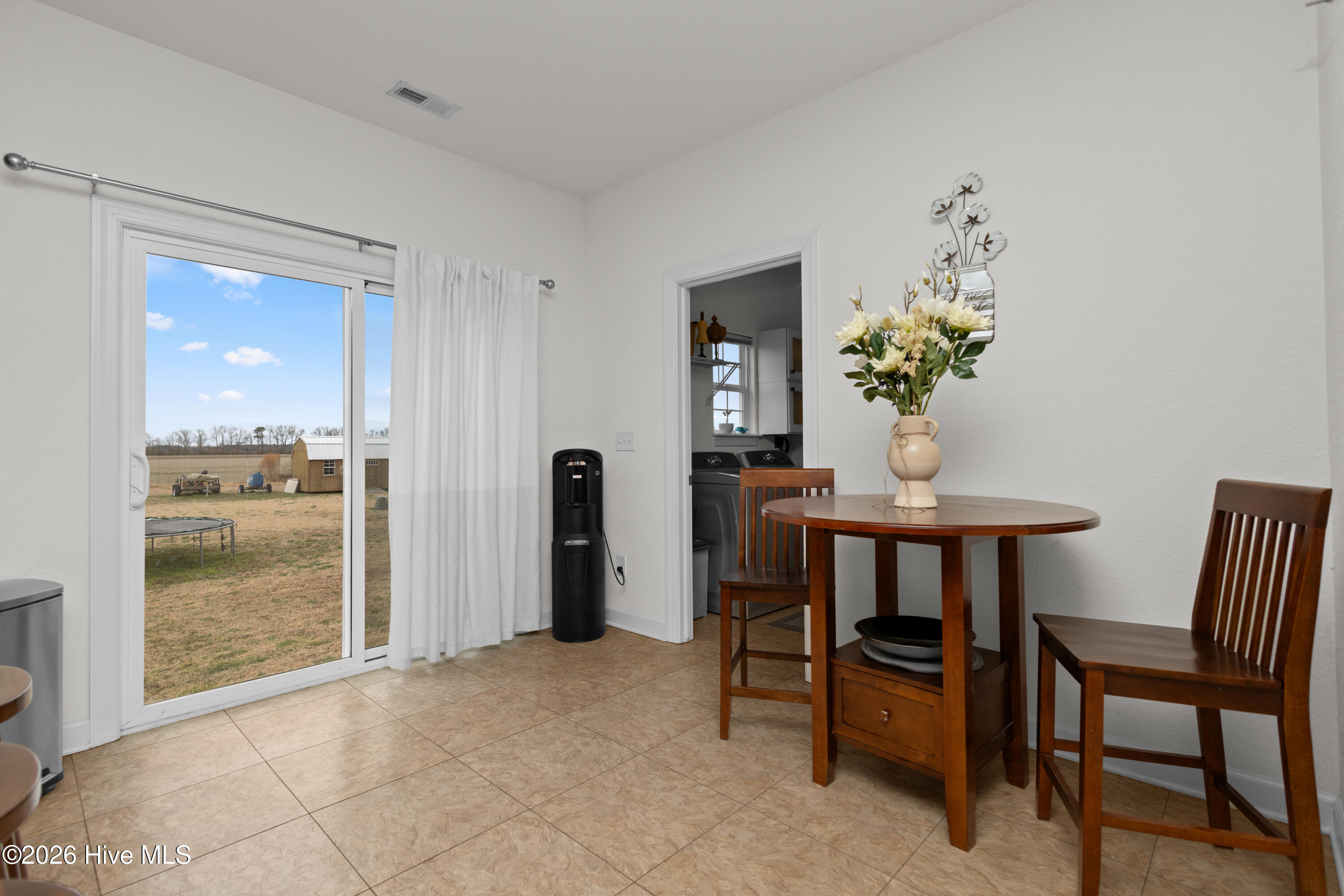 462 Cooper Garrett Road Moyock, NC 27958 - Photo 19 of 51 dining area