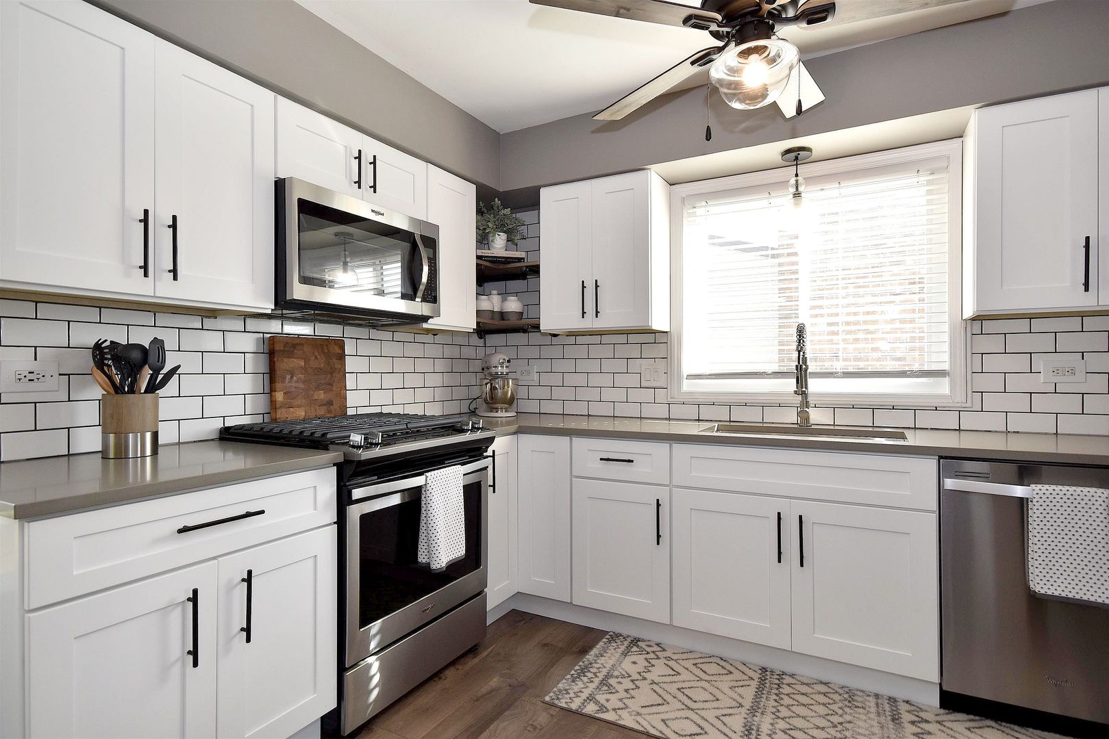 840 Longford Drive Roselle, IL 60172 - Photo 3 of 30