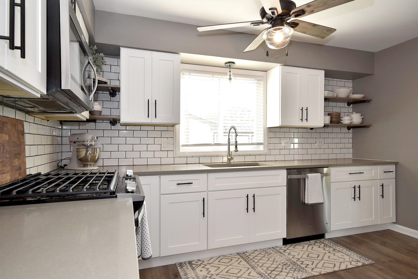 840 Longford Drive Roselle, IL 60172 - Photo 4 of 30