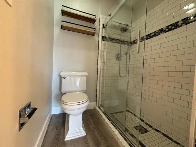 a bathroom with a toilet and a shower