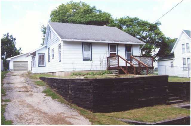 615 West Chestnut Street Canton, IL 61520 - Photo 2 of 4 Gallery Image 2