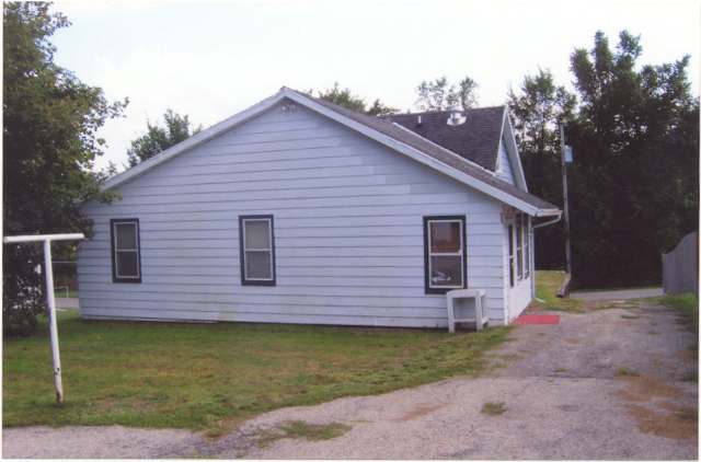 615 West Chestnut Street Canton, IL 61520 - Photo 3 of 4 Gallery Image 3