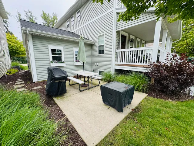 $515,000 | 585 Beachwood Path, Benton Harbor, MI 49022