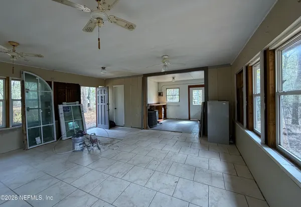 a view of an entryway with a livingroom