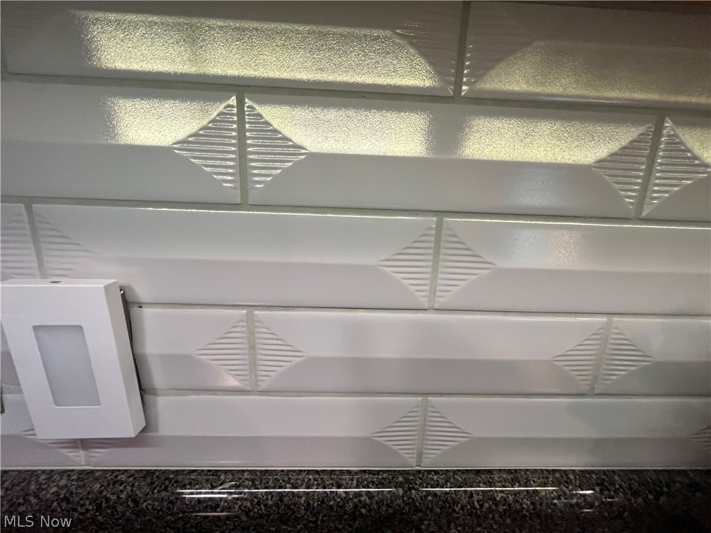 239 Cornes Road Little Hocking, OH 45742 - Photo 20 of 50 Kitchen backsplash