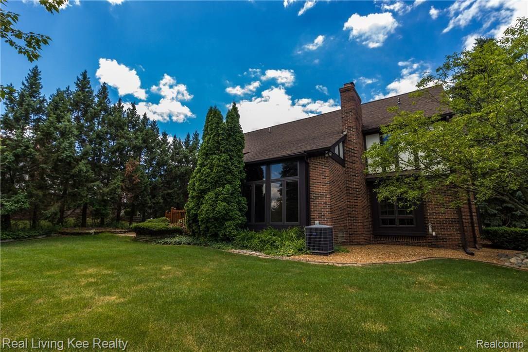 740 Timberline Drive Rochester, MI 48309 - Photo 9 of 48 1 (8).jpg