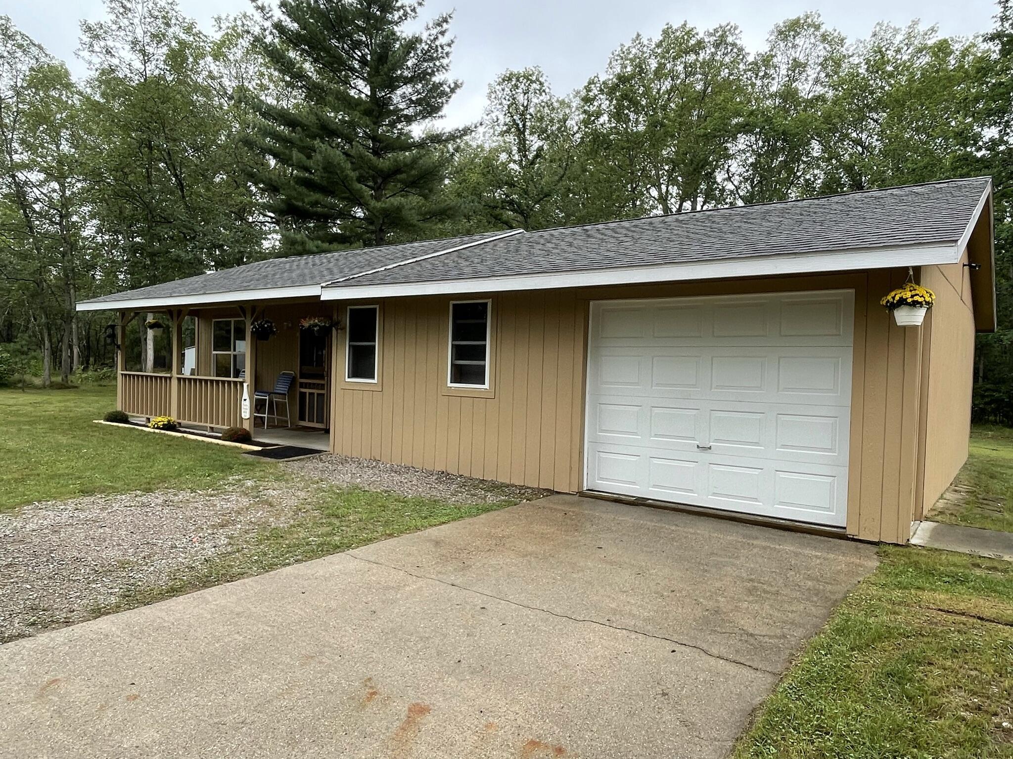 11657 North Brooks Road Irons, MI 49644 - Photo 2 of 28 IMG_0646
