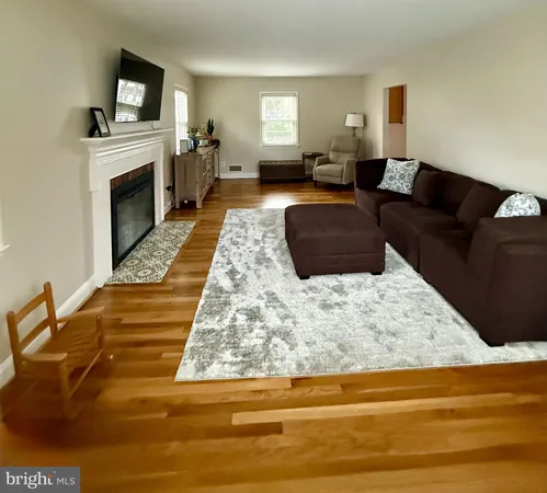 $899,000 | 5623 Cornish Way, Alexandria, VA 22315