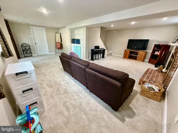 $899,000 | 5623 Cornish Way, Alexandria, VA 22315