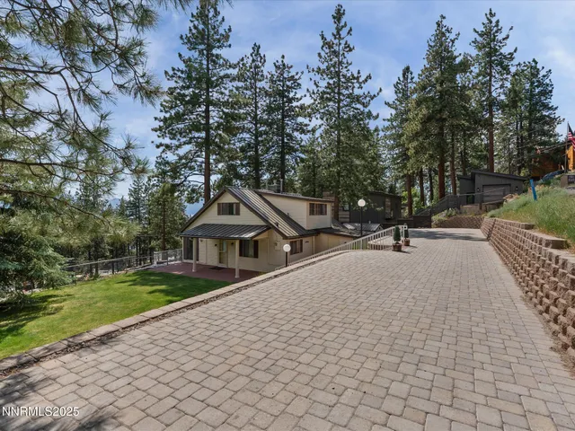 a view of a house with backyard