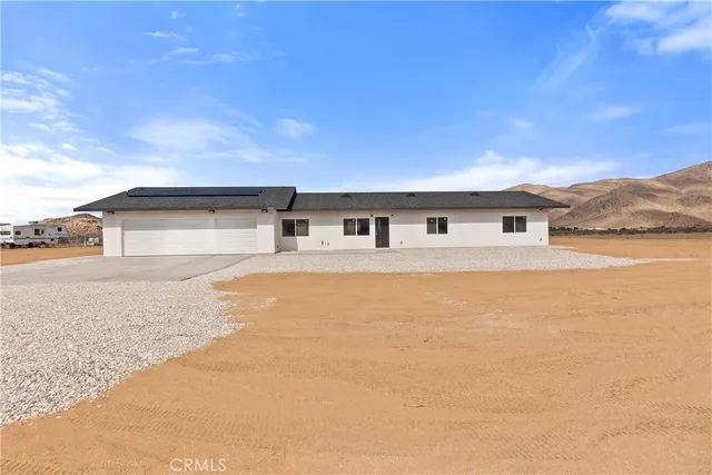 $549,000 | 11725 Lagartijo Drive, Apple Valley, CA 92308