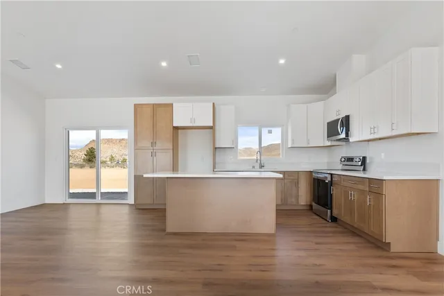 $549,000 | 11725 Lagartijo Drive, Apple Valley, CA 92308