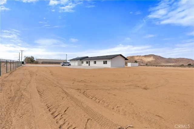 $549,000 | 11725 Lagartijo Drive, Apple Valley, CA 92308