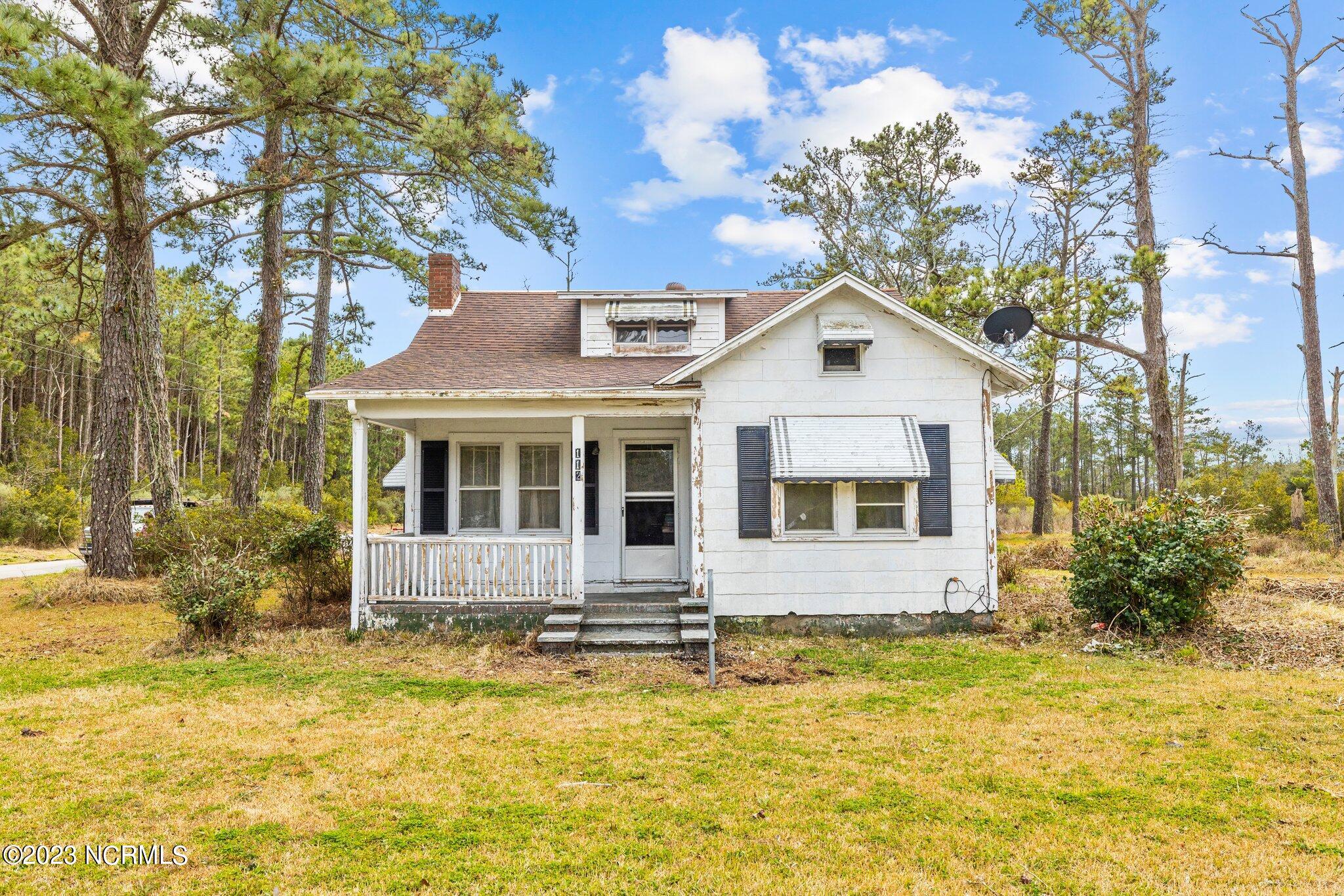 112 Straits Point Road Beaufort, NC 28516 - Photo 1 of 21 front of home