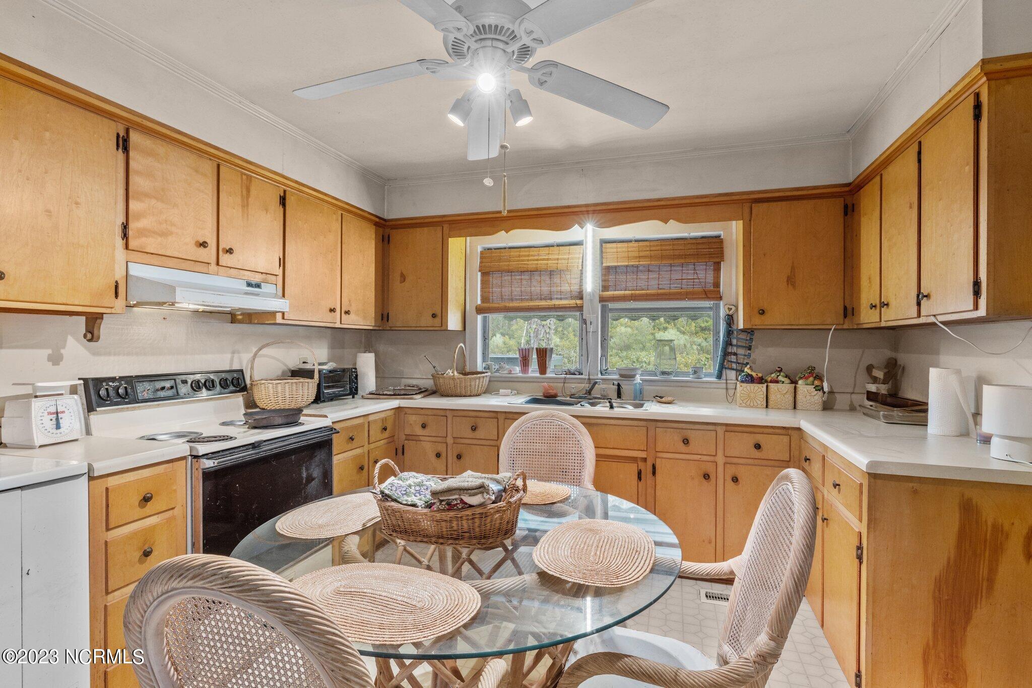 112 Straits Point Road Beaufort, NC 28516 - Photo 9 of 21 16-web-or-mls-_S3A3676