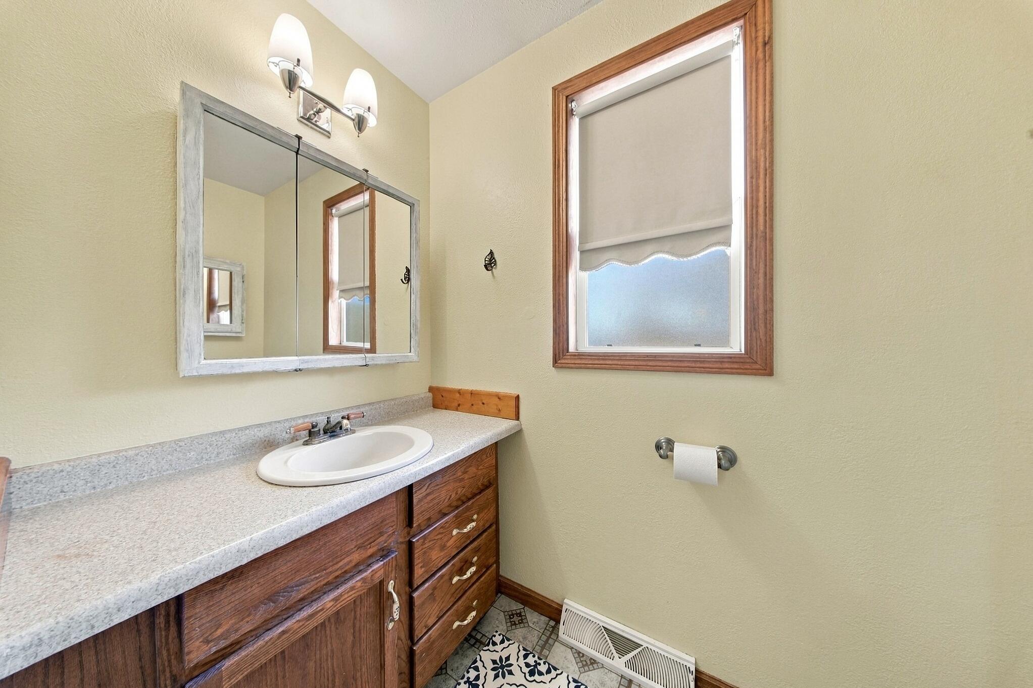 W808 Froelich Road Sullivan, WI 53178 - Photo 40 of 61 41_Hall_Bathroom_View_3