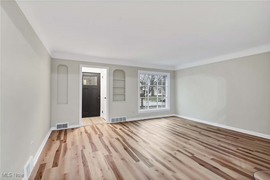 4209 Stilmore Road Cleveland, OH 44121 - Photo 7 of 36