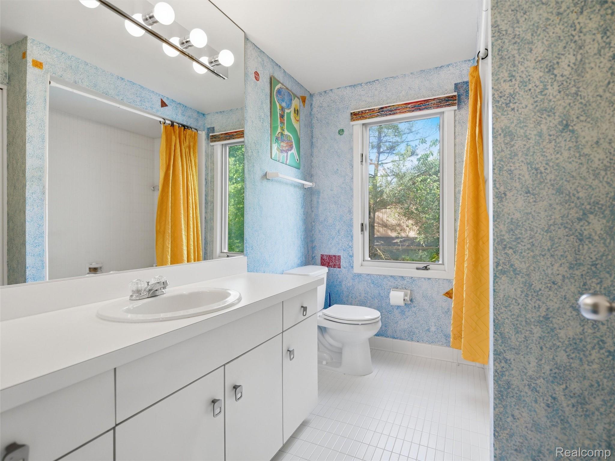 4751 Rolling Ridge Road West Bloomfield, MI 48323 - Photo 31 of 51 Bathroom