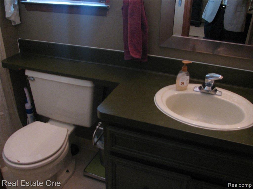 295 Coldiron Drive Rochester, MI 48307 - Photo 12 of 23 Master Bath