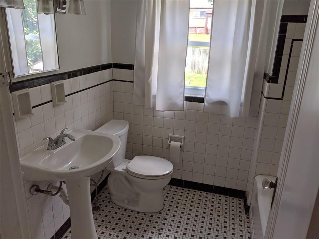 537 Elizabeth Avenue McKees Rocks, PA 15136 - Photo 8 of 13 Gallery Image 8