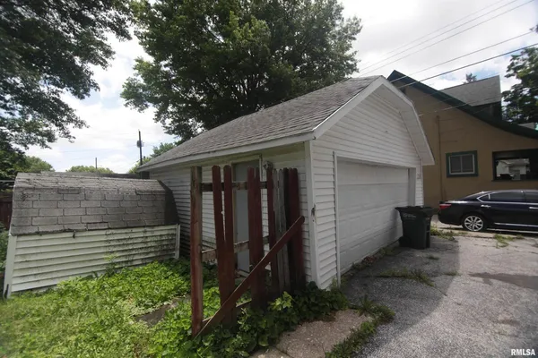 $32,000 | 2243 West 4th Street, Davenport, IA 52802