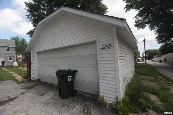$32,000 | 2243 West 4th Street, Davenport, IA 52802