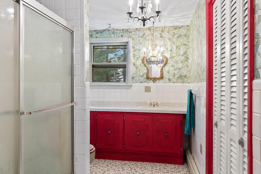 122 Graymore Road Waltham, MA 02451 - Photo 11 of 24