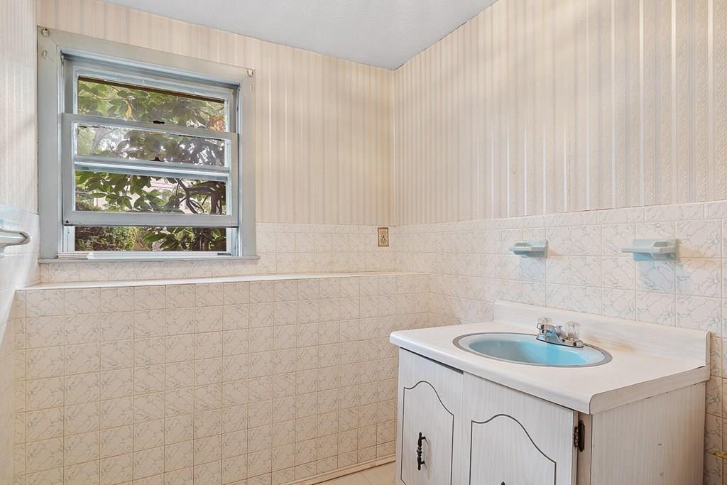 122 Graymore Road Waltham, MA 02451 - Photo 17 of 24