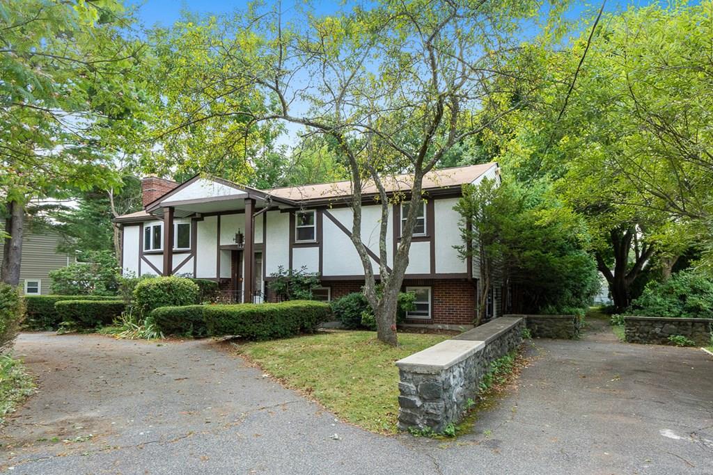 122 Graymore Road Waltham, MA 02451 - Photo 2 of 24