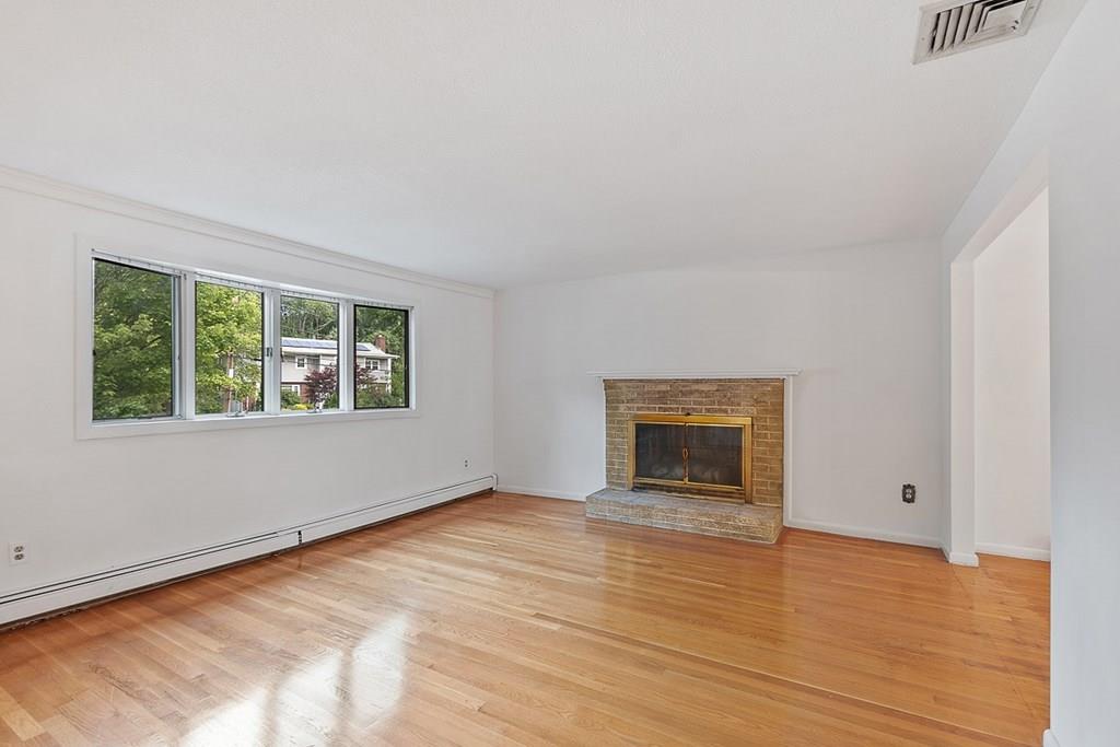 122 Graymore Road Waltham, MA 02451 - Photo 4 of 24