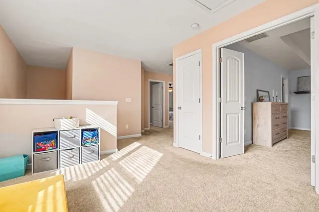 a view of livingroom with furniture