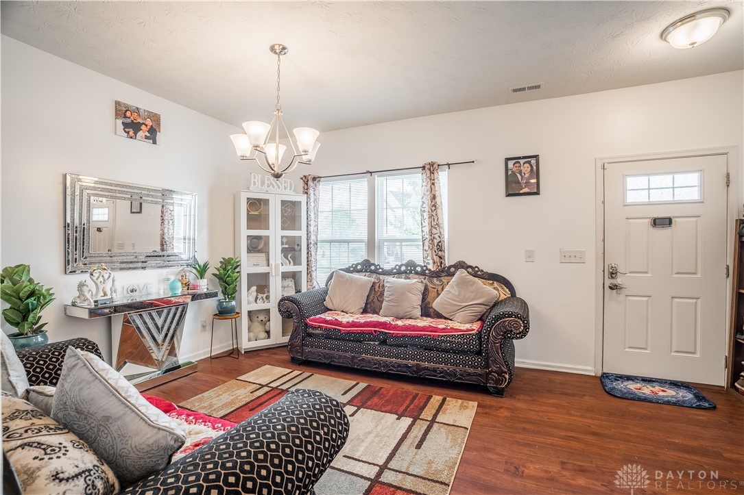 512 Reading Road Dayton, OH 45404 - Photo 4 of 42