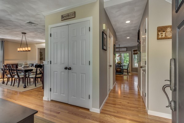 9 Holly Lane Beverly, MA 01915 - Photo 5 of 30