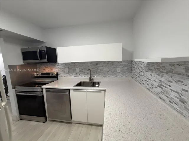 $2,500 | 3731 North Country Club Drive, Unit 222, Aventura, FL 33180