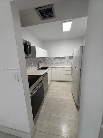 $2,500 | 3731 North Country Club Drive, Unit 222, Aventura, FL 33180