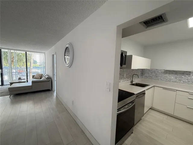 $2,500 | 3731 North Country Club Drive, Unit 222, Aventura, FL 33180