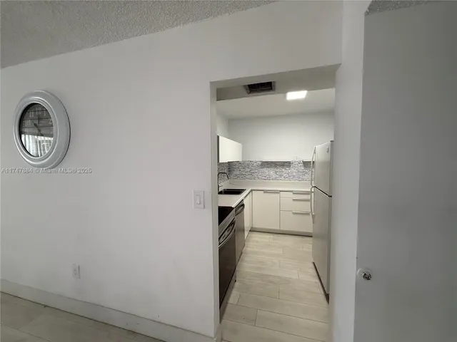 $2,500 | 3731 North Country Club Drive, Unit 222, Aventura, FL 33180