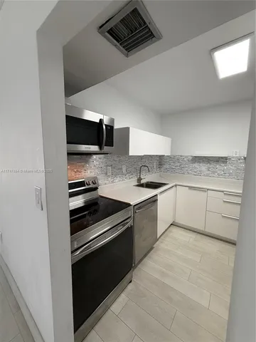 $2,500 | 3731 North Country Club Drive, Unit 222, Aventura, FL 33180