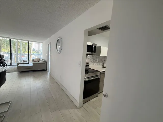 $2,500 | 3731 North Country Club Drive, Unit 222, Aventura, FL 33180