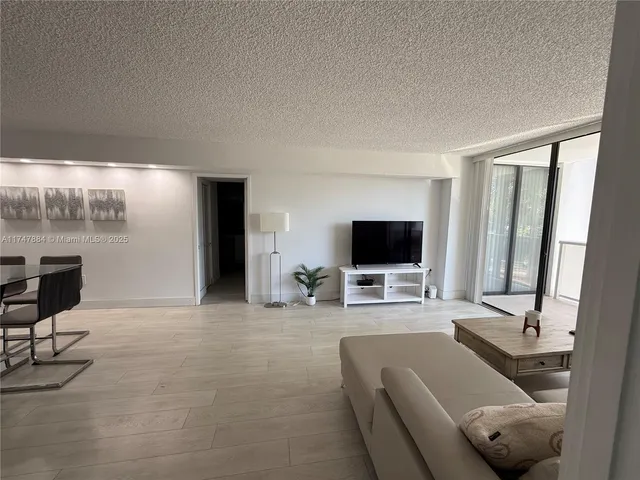 $2,500 | 3731 North Country Club Drive, Unit 222, Aventura, FL 33180