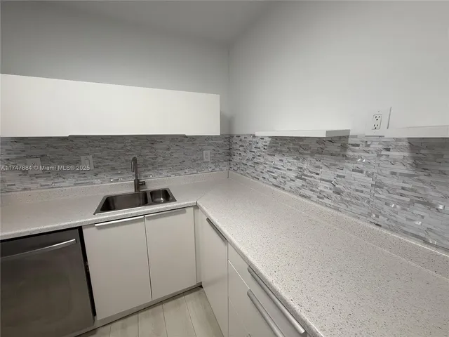 $2,500 | 3731 North Country Club Drive, Unit 222, Aventura, FL 33180