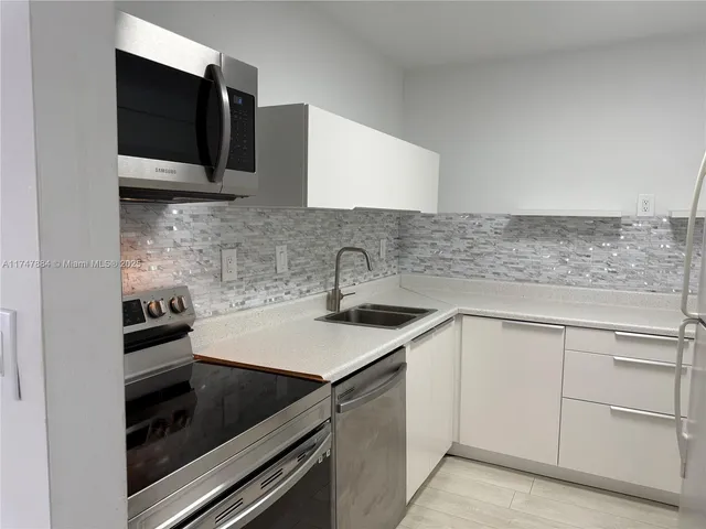 $2,500 | 3731 North Country Club Drive, Unit 222, Aventura, FL 33180