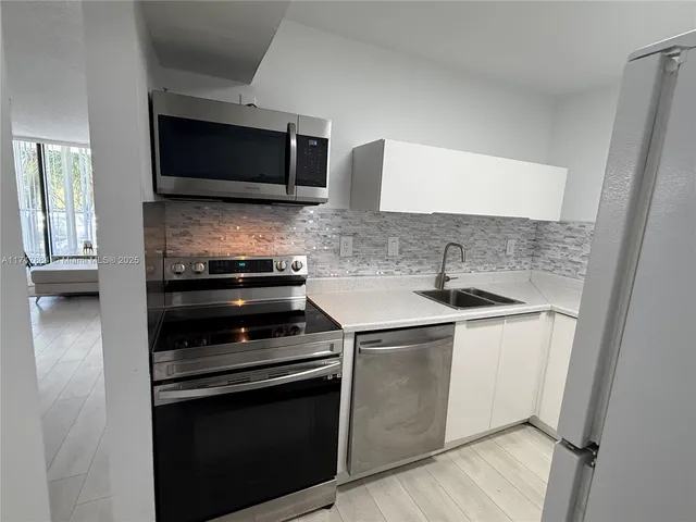 $2,500 | 3731 North Country Club Drive, Unit 222, Aventura, FL 33180